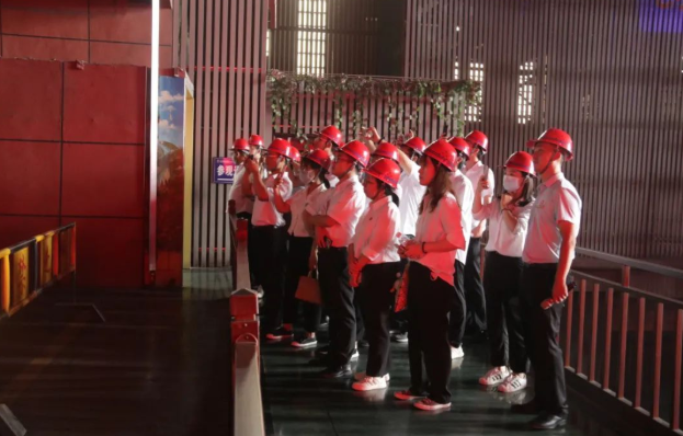 經營黨工委2022年新入職員工走進鋼鐵生產一線 經營黨工委2022年新入職員工走進鋼鐵生產一線