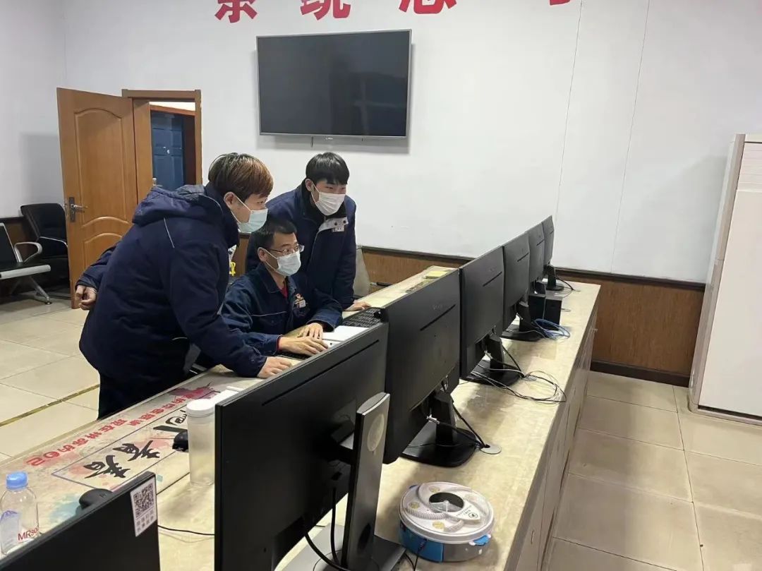 綻放青春風(fēng)采 互鑒互學(xué)共進(jìn) 綻放青春風(fēng)采 互鑒互學(xué)共進(jìn)