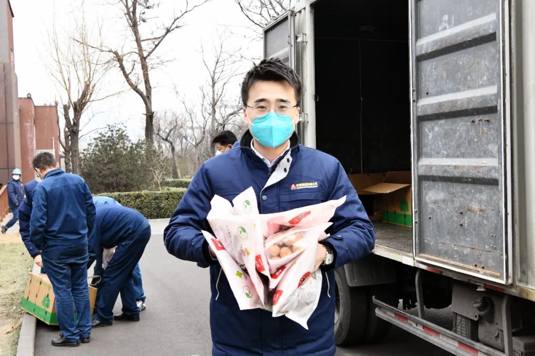 玉兔迎春 福利來襲 ——龍鋼公司為干部職工發放新春大禮包 玉兔迎春 福利來襲 ——龍鋼公司為干部職工發放新春大禮包