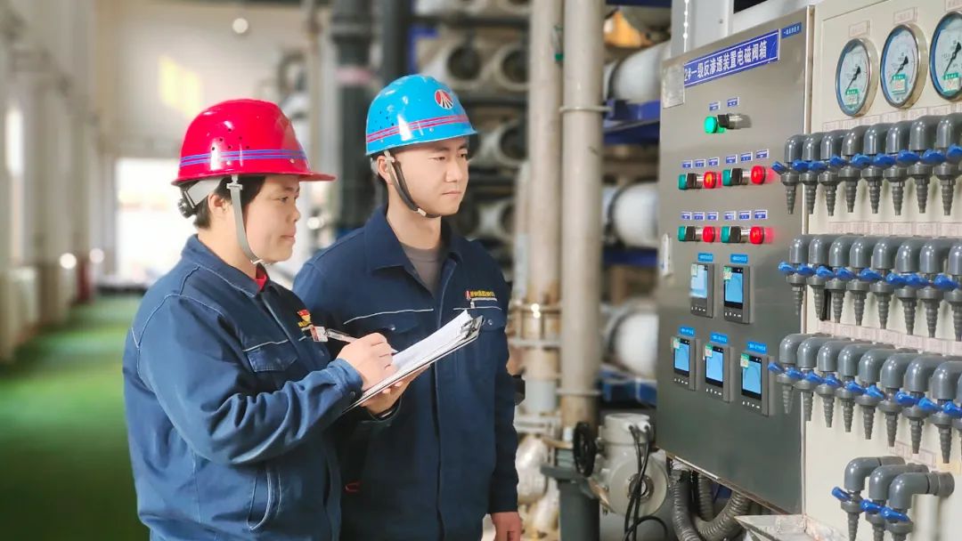 匠心守護碧水藍天 奮斗彰顯巾幗風采 ——記陜煤集團第三屆“十大杰出巾幗標兵”劉婷 匠心守護碧水藍天 奮斗彰顯巾幗風采 ——記陜煤集團第三屆“十大杰出巾幗標兵”劉婷