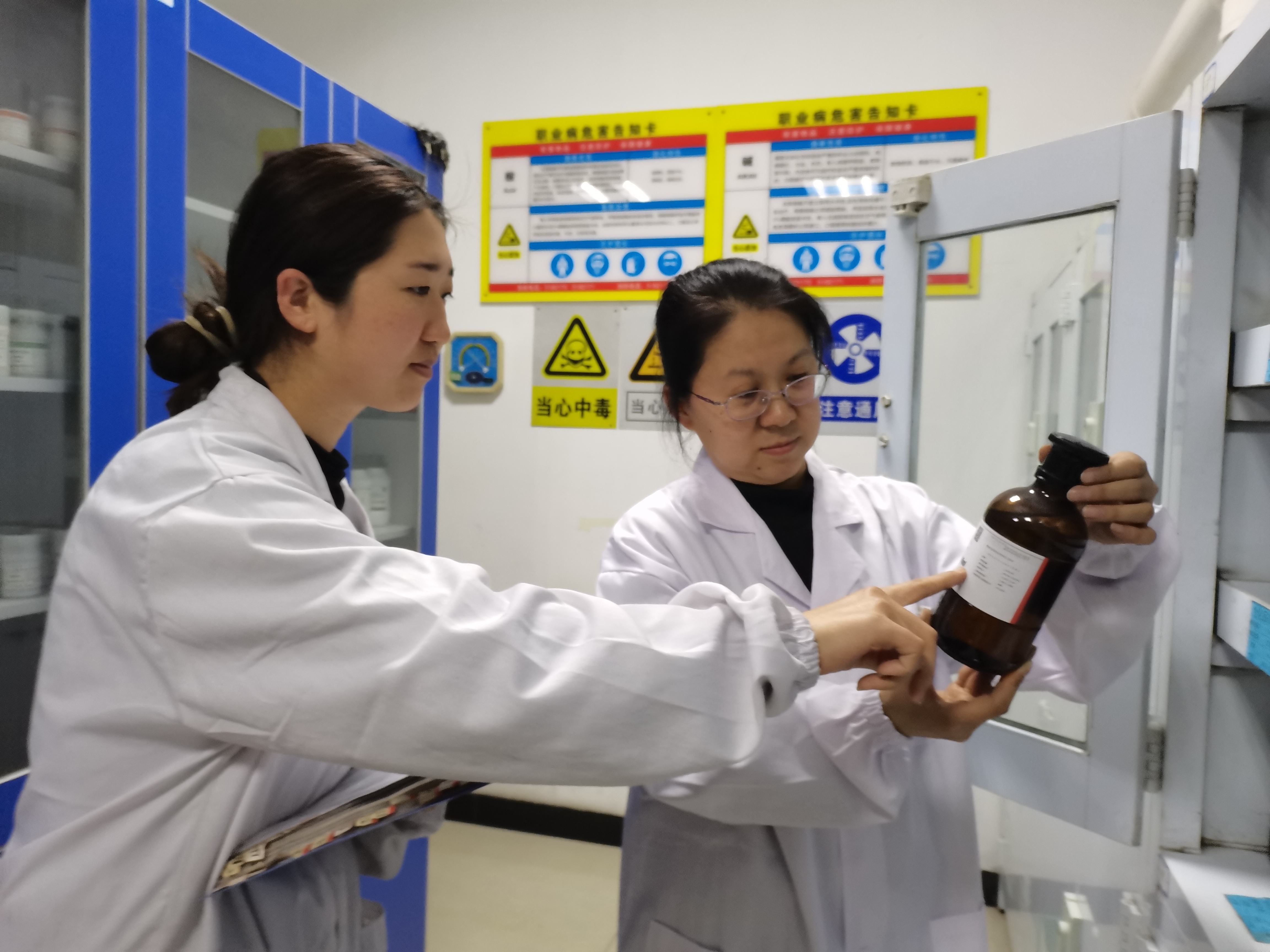 質檢戰線上那抹“巾幗紅” ——記陜煤集團第七屆“巾幗能手”莫會莉 質檢戰線上那抹“巾幗紅” ——記陜煤集團第七屆“巾幗能手”莫會莉