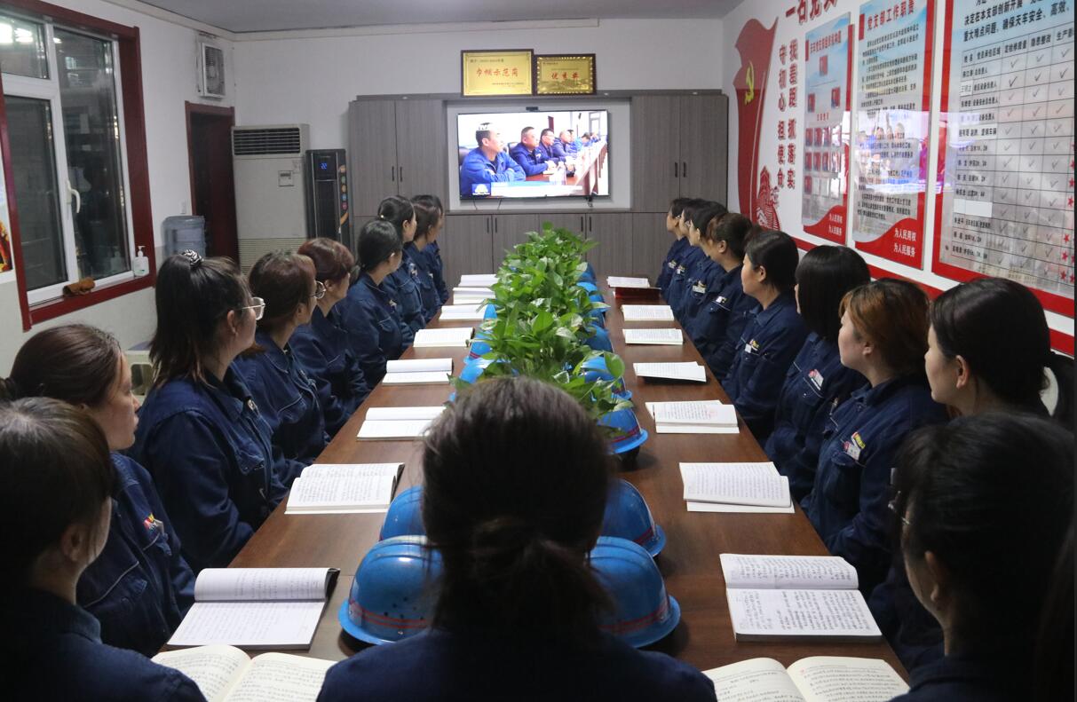 點(diǎn)贊!龍鋼公司煉鋼廠新區(qū)天車班榮獲陜西省機(jī)械冶金建材系統(tǒng)“五一巾幗標(biāo)兵崗” 點(diǎn)贊!龍鋼公司煉鋼廠新區(qū)天車班榮獲陜西省機(jī)械冶金建材系統(tǒng)“五一巾幗標(biāo)兵崗”