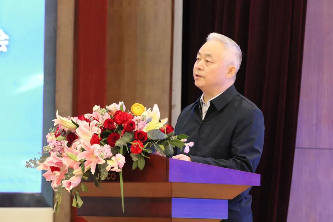 楊海峰在第七屆陜晉甘川(寧青新)建筑鋼企高峰論壇會議上指出:應對新變化、構筑新優勢、為西部經濟社會發展貢獻出新的更大力量! 楊海峰在第七屆陜晉甘川(寧青新)建筑鋼企高峰論壇會議上指出:應對新變化、構筑新優勢、為西部經濟社會發展貢獻出新的更大力量!