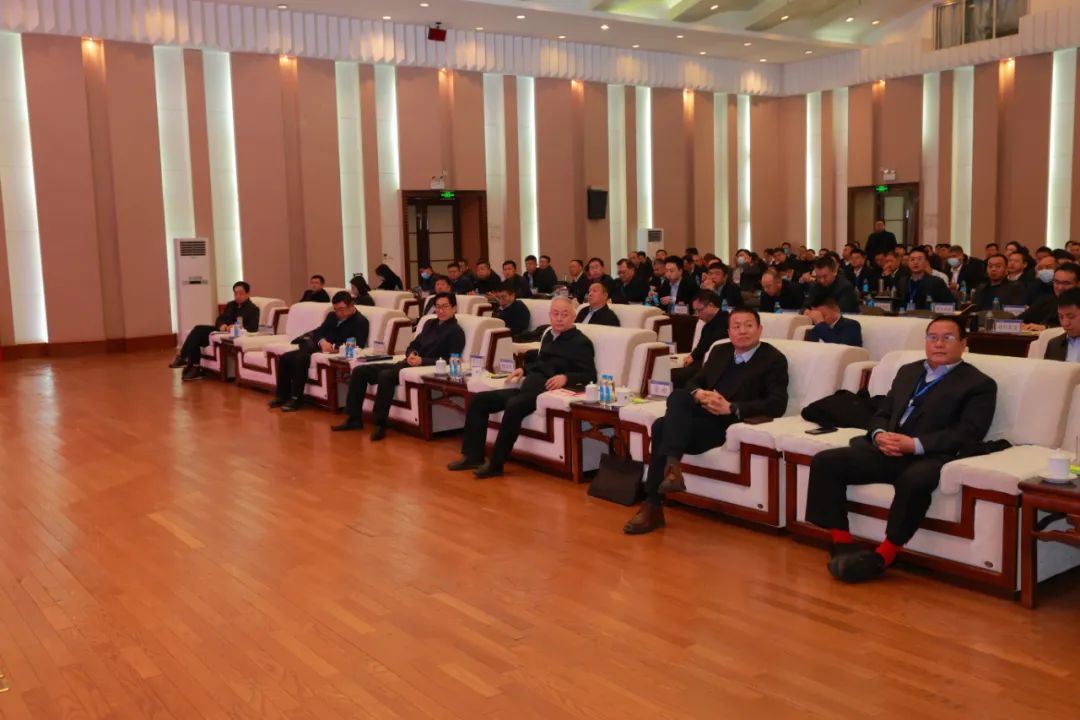 楊海峰在第七屆陜晉甘川(寧青新)建筑鋼企高峰論壇會議上指出:應對新變化、構筑新優勢、為西部經濟社會發展貢獻出新的更大力量! 楊海峰在第七屆陜晉甘川(寧青新)建筑鋼企高峰論壇會議上指出:應對新變化、構筑新優勢、為西部經濟社會發展貢獻出新的更大力量!