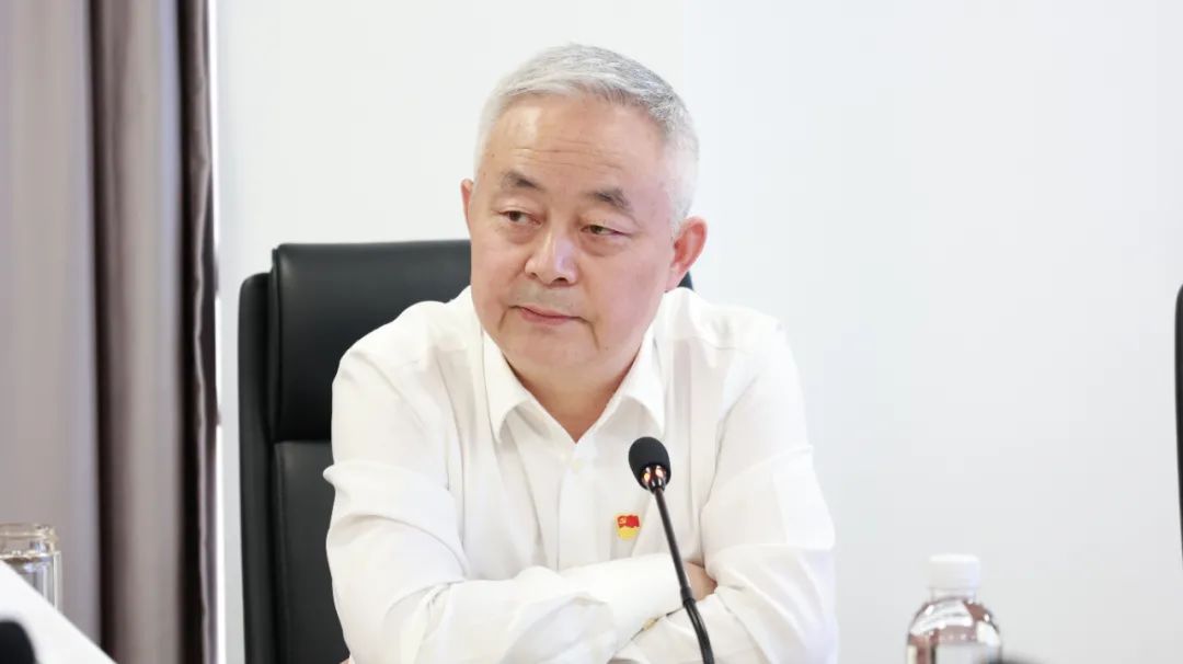 楊海峰深入漢鋼公司調研時強調 全面推進鎂鐵釩鈦耦合發展戰略落地 助推集團轉型升級高質量發展 楊海峰深入漢鋼公司調研時強調 全面推進鎂鐵釩鈦耦合發展戰略落地 助推集團轉型升級高質量發展