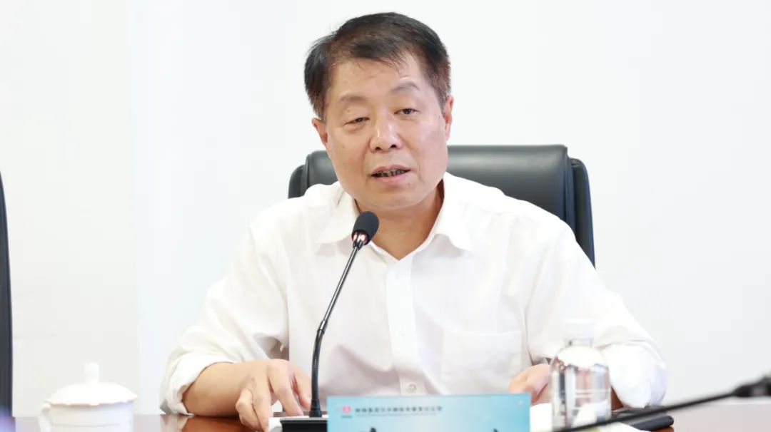 楊海峰深入漢鋼公司調研時強調 全面推進鎂鐵釩鈦耦合發展戰略落地 助推集團轉型升級高質量發展 楊海峰深入漢鋼公司調研時強調 全面推進鎂鐵釩鈦耦合發展戰略落地 助推集團轉型升級高質量發展