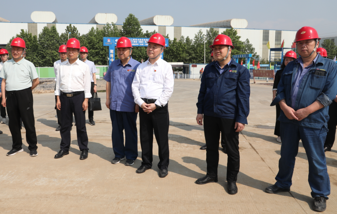 楊海峰深入漢鋼公司調研時強調 全面推進鎂鐵釩鈦耦合發展戰略落地 助推集團轉型升級高質量發展 楊海峰深入漢鋼公司調研時強調 全面推進鎂鐵釩鈦耦合發展戰略落地 助推集團轉型升級高質量發展