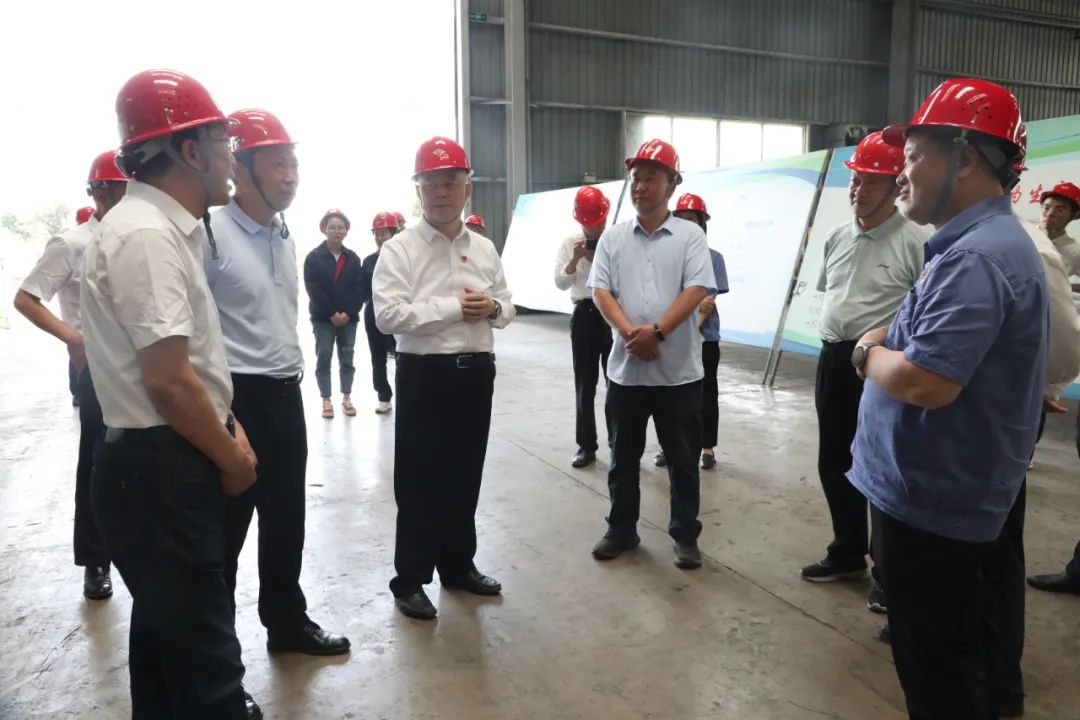 楊海峰深入漢鋼公司調研時強調 全面推進鎂鐵釩鈦耦合發展戰略落地 助推集團轉型升級高質量發展 楊海峰深入漢鋼公司調研時強調 全面推進鎂鐵釩鈦耦合發展戰略落地 助推集團轉型升級高質量發展