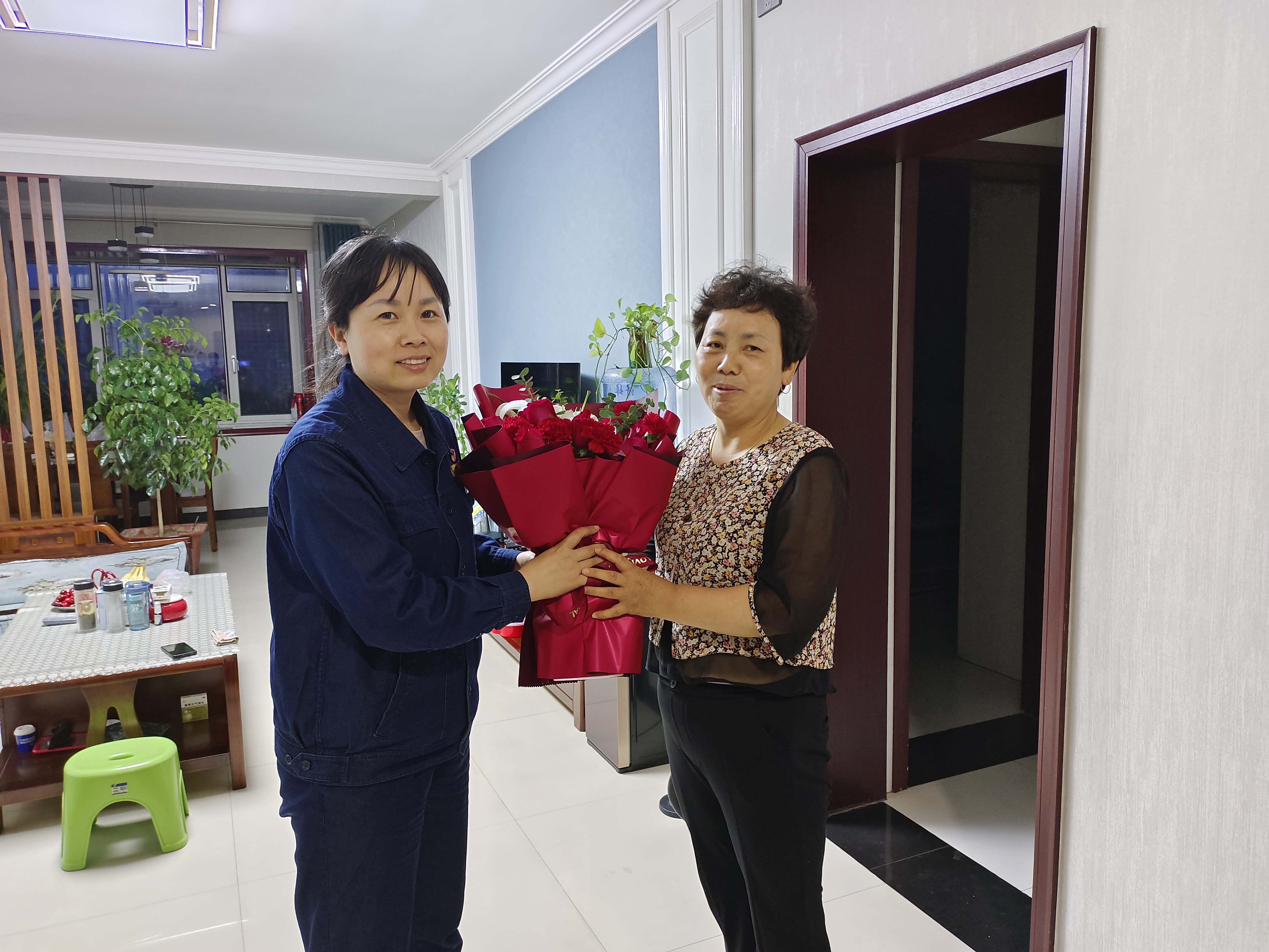 看,龍鋼公司軋鋼廠用勞模精神點燃勞動熱情 看,龍鋼公司軋鋼廠用勞模精神點燃勞動熱情