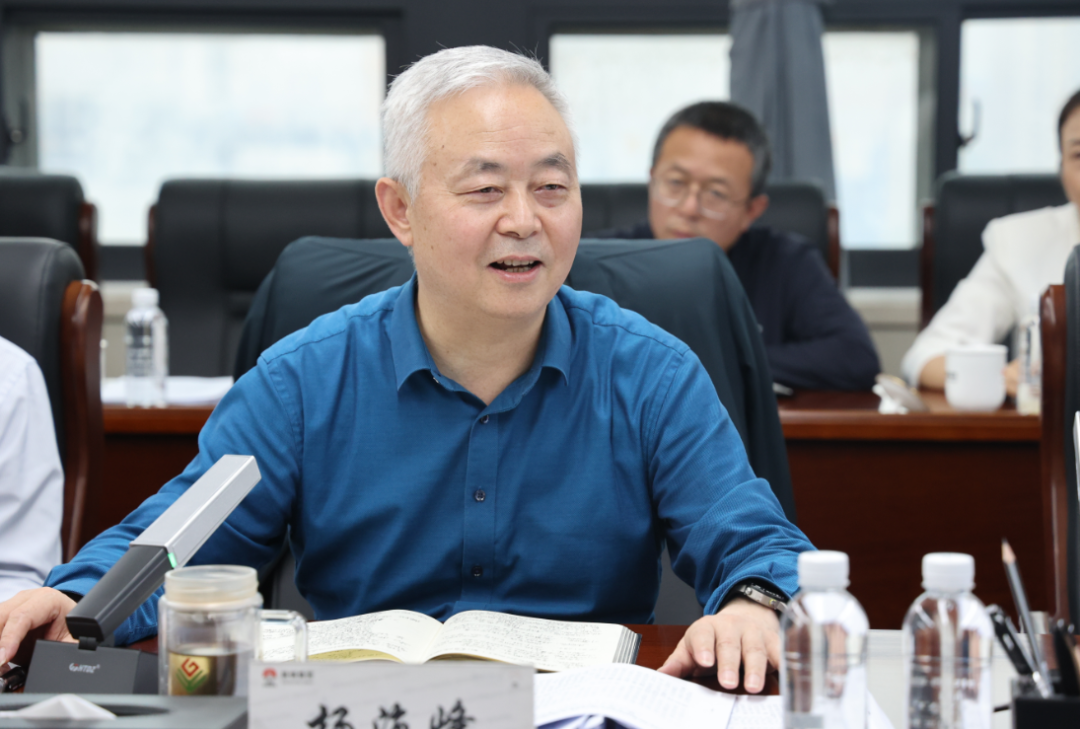 抓風(fēng)口 選賽道 定戰(zhàn)略 謀未來(lái)——陜鋼集團(tuán)召開(kāi)鎂鐵釩鈦耦合發(fā)展領(lǐng)導(dǎo)小組第三次工作會(huì) 抓風(fēng)口 選賽道 定戰(zhàn)略 謀未來(lái)——陜鋼集團(tuán)召開(kāi)鎂鐵釩鈦耦合發(fā)展領(lǐng)導(dǎo)小組第三次工作會(huì)