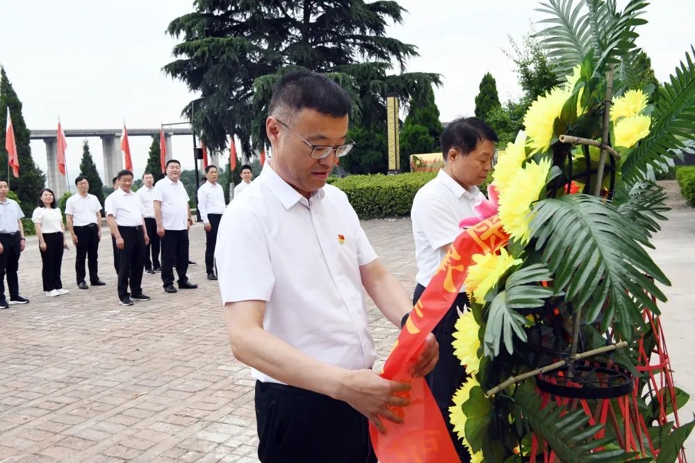 陜煤集團戰略規劃部到龍鋼公司開展主題教育工作專題調研 陜煤集團戰略規劃部到龍鋼公司開展主題教育工作專題調研