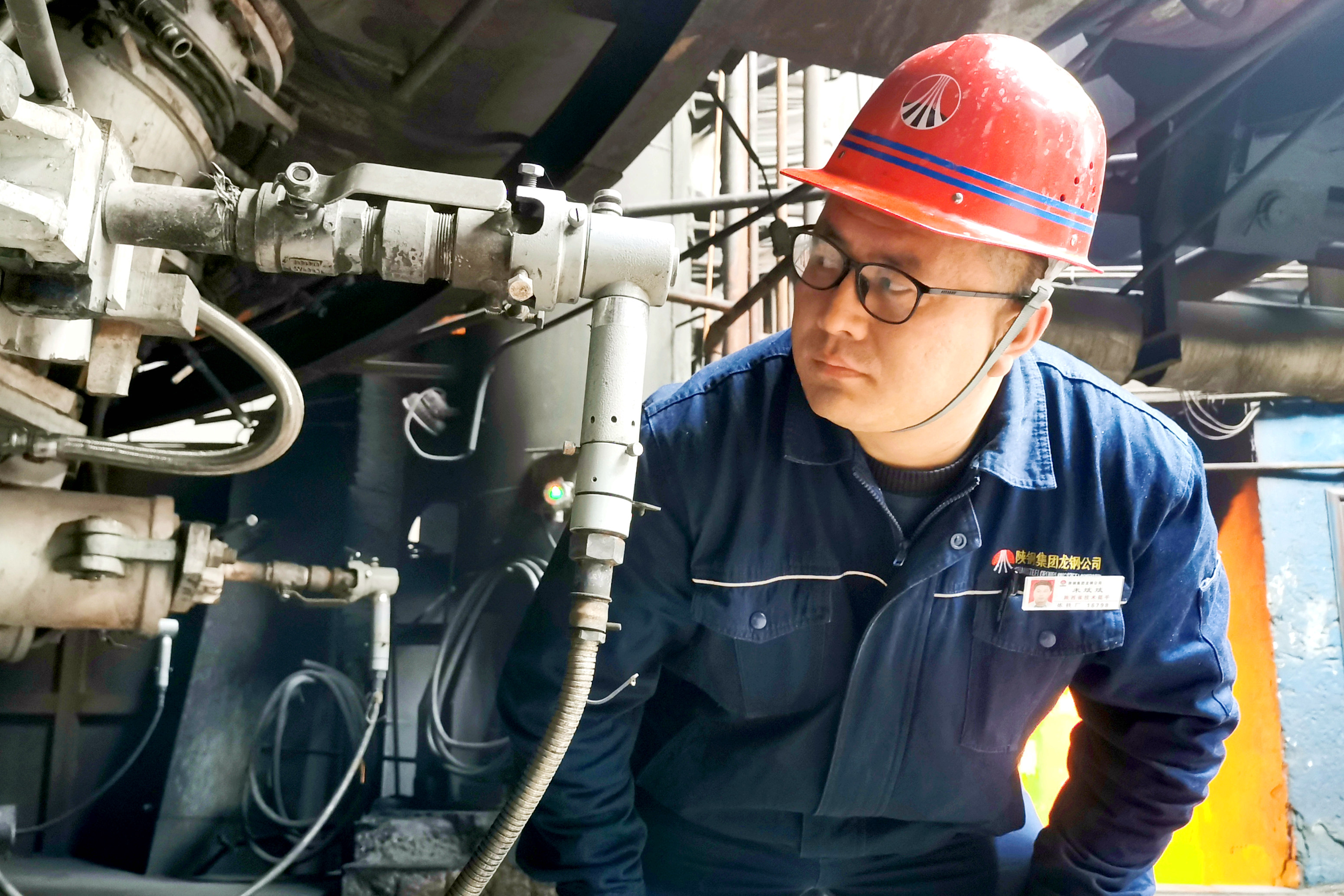 用匠心筑夢 以實干擔當 ——記第二屆“陜鋼工匠”米斌斌 用匠心筑夢 以實干擔當 ——記第二屆“陜鋼工匠”米斌斌