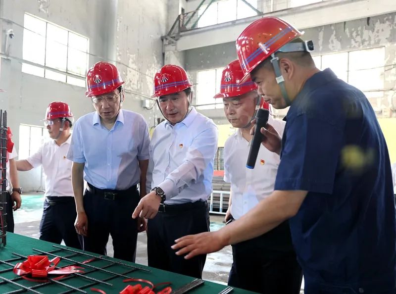 張文琪深入陜鋼集團(tuán)調(diào)研并講授專題黨課 張文琪深入陜鋼集團(tuán)調(diào)研并講授專題黨課