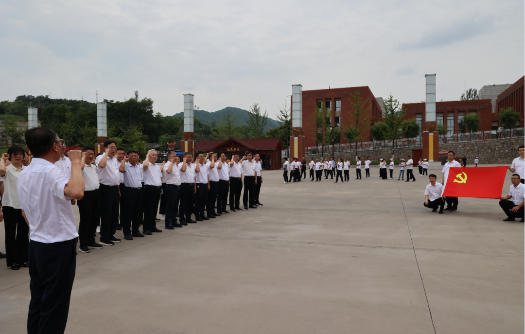 陜鋼集團開展“探尋紅色足跡 傳承革命精神”研學活動 陜鋼集團開展“探尋紅色足跡 傳承革命精神”研學活動
