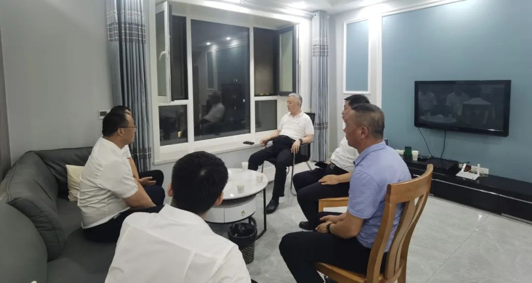 楊海峰赴延安區(qū)域調(diào)研并慰問(wèn)一線駐點(diǎn)銷售人員 楊海峰赴延安區(qū)域調(diào)研并慰問(wèn)一線駐點(diǎn)銷售人員