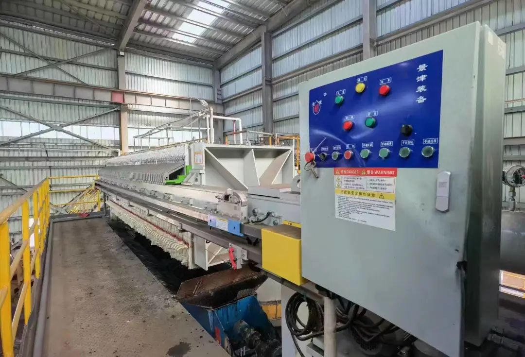 龍鋼集團年處理2.5萬噸燒結機頭電除塵單元通過三級安全生產標準化認定 龍鋼集團年處理2.5萬噸燒結機頭電除塵單元通過三級安全生產標準化認定