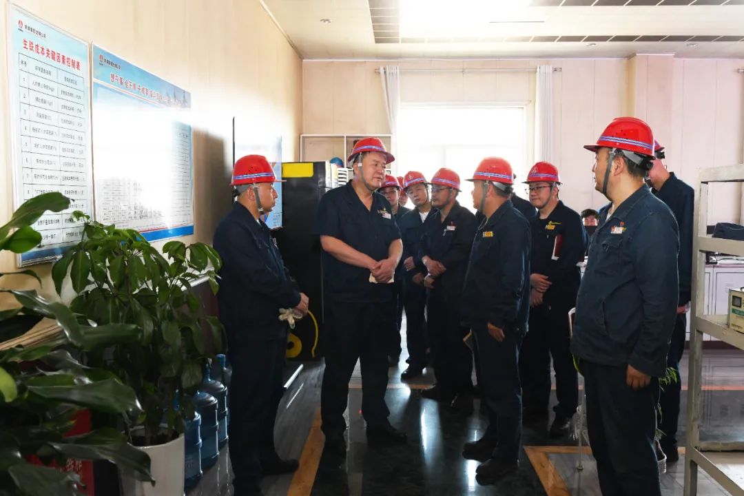 以學(xué)促干強作風(fēng) 向難攻堅求突破——龍鋼公司突出主責(zé)主業(yè)深化主題教育 以學(xué)促干強作風(fēng) 向難攻堅求突破——龍鋼公司突出主責(zé)主業(yè)深化主題教育