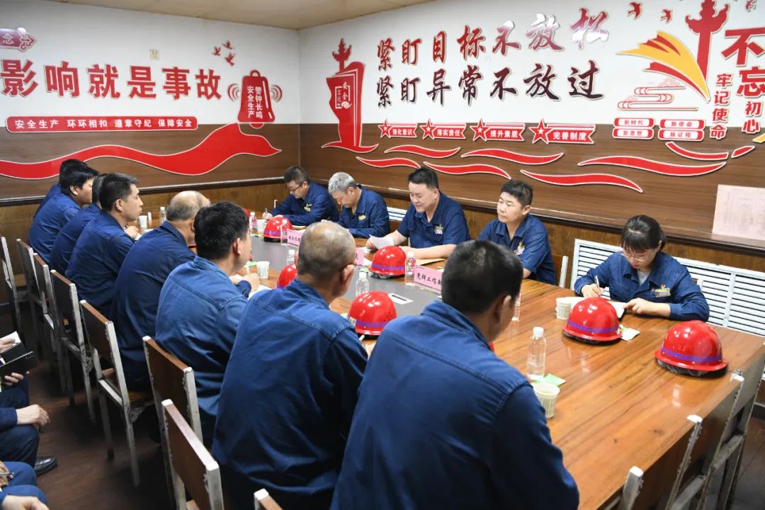 以學(xué)促干強作風(fēng) 向難攻堅求突破——龍鋼公司突出主責(zé)主業(yè)深化主題教育 以學(xué)促干強作風(fēng) 向難攻堅求突破——龍鋼公司突出主責(zé)主業(yè)深化主題教育