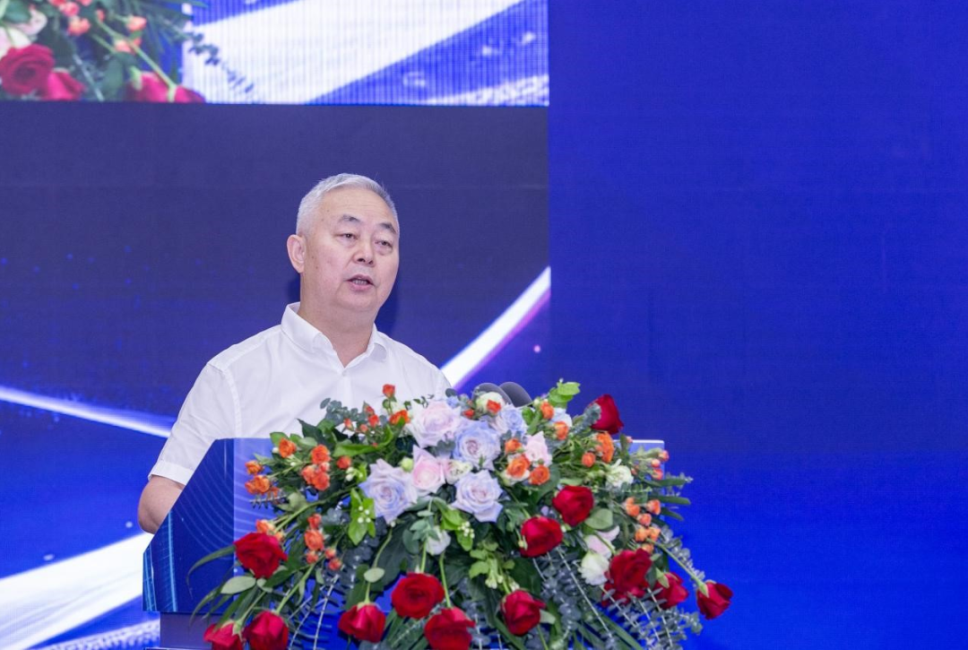 楊海峰出席第八屆陜晉川甘(云貴渝寧青新)建筑鋼企高峰論壇 楊海峰出席第八屆陜晉川甘(云貴渝寧青新)建筑鋼企高峰論壇