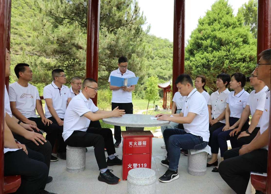 馳而不息強作風 真抓實干解難題 馳而不息強作風 真抓實干解難題