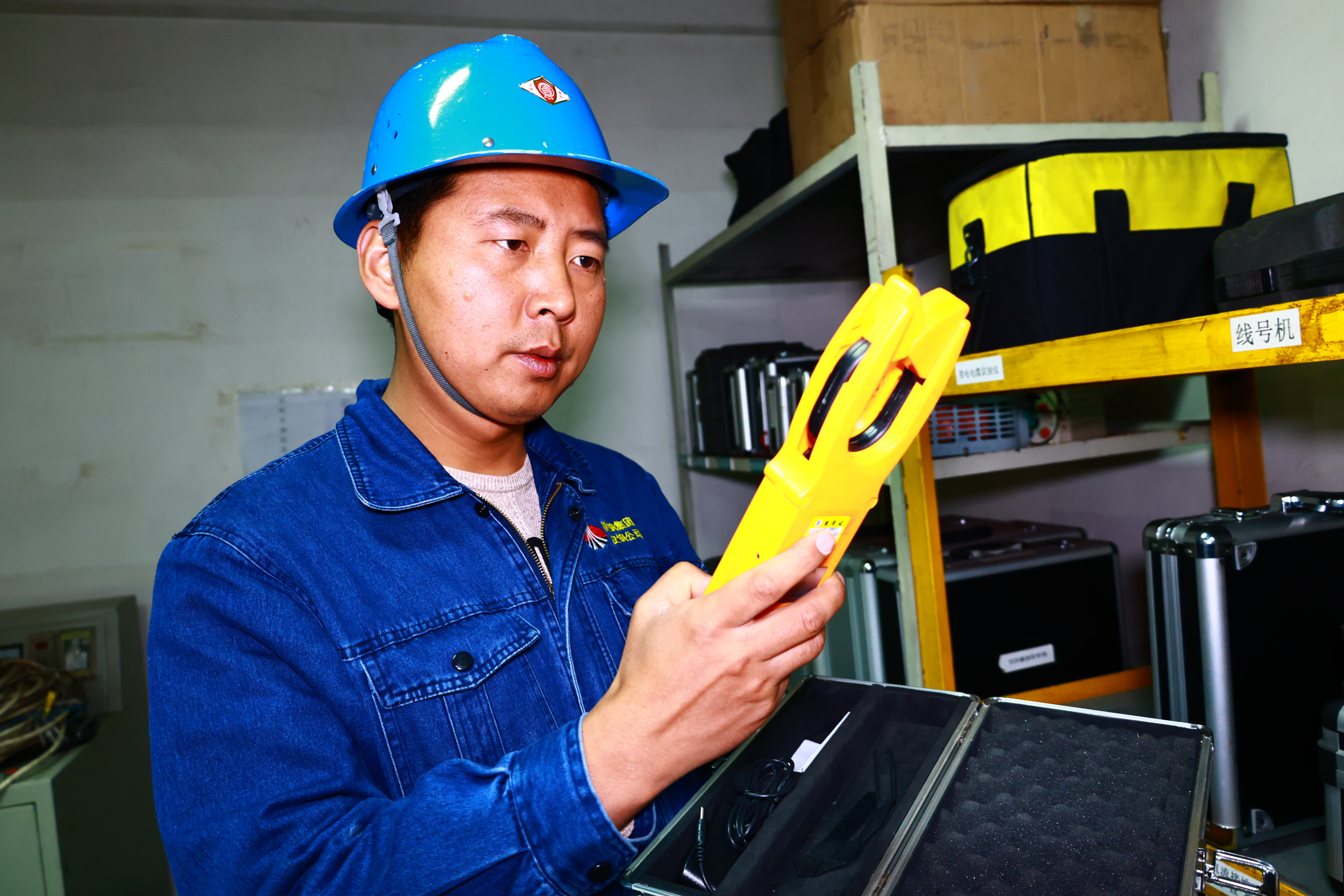 從陜南娃到“技術狀元”——記第九屆“陜鋼杯”職業技能競賽維修電工技術狀元馮明義 從陜南娃到“技術狀元”——記第九屆“陜鋼杯”職業技能競賽維修電工技術狀元馮明義