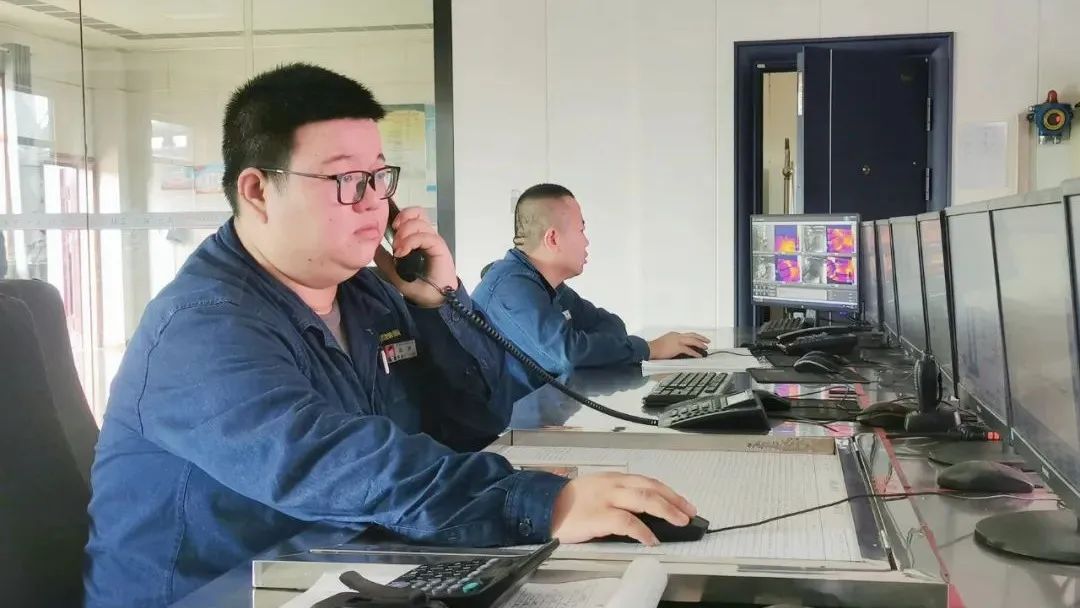 扎根高爐 讓青春在爐火中淬煉 ——記第九屆“陜鋼杯”職業技能競賽高爐煉鐵工“技術能手”張宇 扎根高爐 讓青春在爐火中淬煉 ——記第九屆“陜鋼杯”職業技能競賽高爐煉鐵工“技術能手”張宇