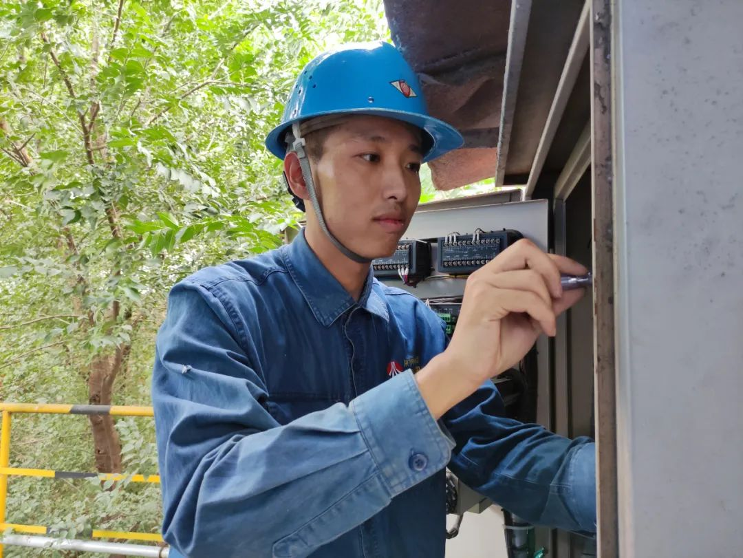 秉承“干”字精神,用奮斗為青春添彩——記第九屆“陜鋼杯”職業技能競賽維修電工技術能手馬山 秉承“干”字精神,用奮斗為青春添彩——記第九屆“陜鋼杯”職業技能競賽維修電工技術能手馬山