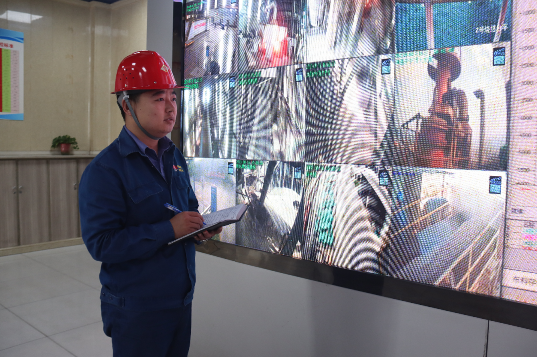 青春在爐火中閃光——記第九屆“陜鋼杯”職業(yè)技能競(jìng)賽煉鐵工技術(shù)能手吳誠(chéng)誠(chéng) 青春在爐火中閃光——記第九屆“陜鋼杯”職業(yè)技能競(jìng)賽煉鐵工技術(shù)能手吳誠(chéng)誠(chéng)