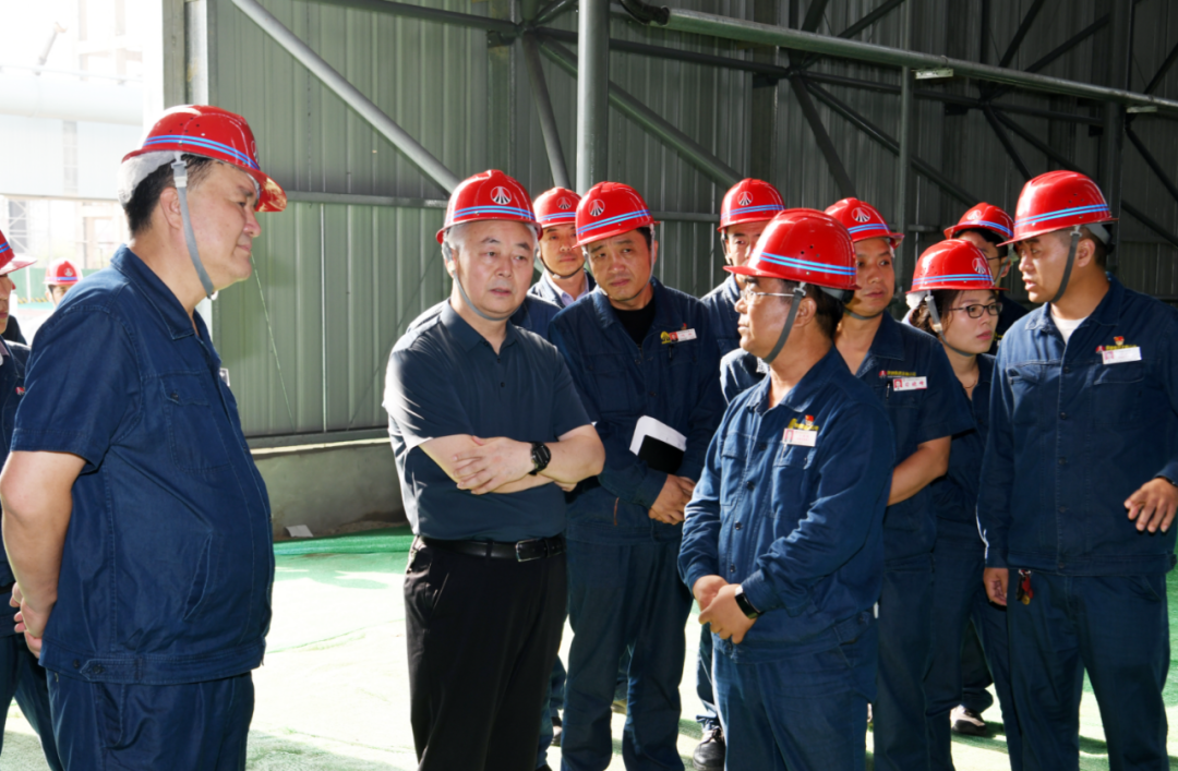 楊海峰深入龍鋼生產(chǎn)一線鼓勵(lì)全體干部職工 堅(jiān)定信心 直面挑戰(zhàn) 爭(zhēng)取各項(xiàng)指標(biāo)上臺(tái)階 楊海峰深入龍鋼生產(chǎn)一線鼓勵(lì)全體干部職工 堅(jiān)定信心 直面挑戰(zhàn) 爭(zhēng)取各項(xiàng)指標(biāo)上臺(tái)階