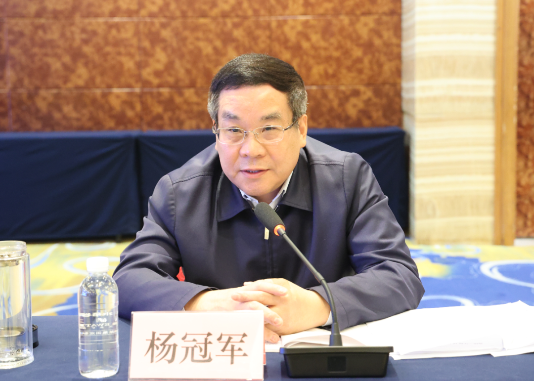 楊冠軍:要堅持結構優化調整,立足我省現狀、前瞻布局未來——省鋼鐵深加工產業鏈調研座談會在陜鋼集團召開 楊冠軍:要堅持結構優化調整,立足我省現狀、前瞻布局未來——省鋼鐵深加工產業鏈調研座談會在陜鋼集團召開