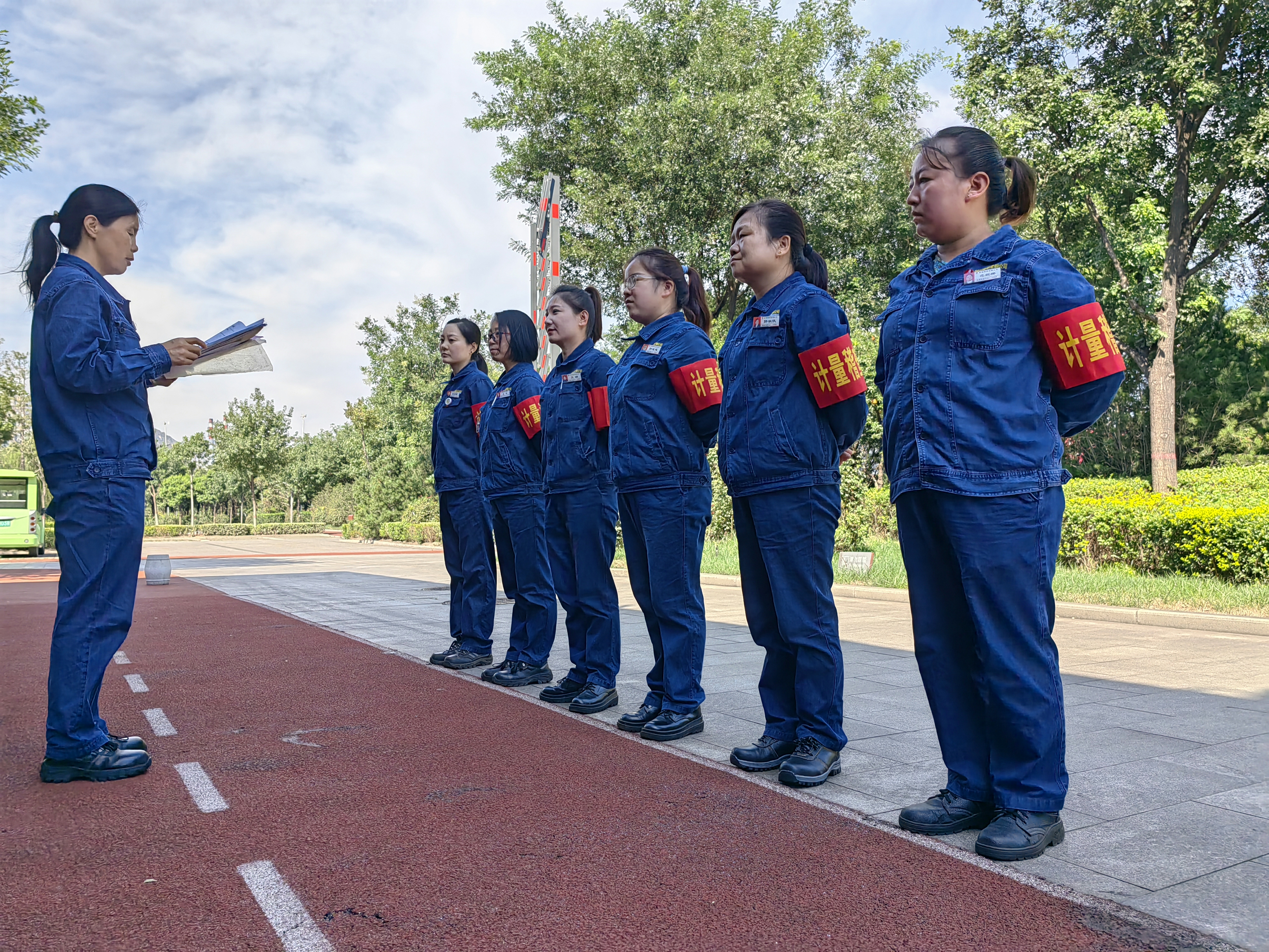 塑造滿意服務品牌形象 傳承“夢桃精神” ——記陜西省“夢桃式班組”龍鋼公司檢驗計量中心檢斤班 塑造滿意服務品牌形象 傳承“夢桃精神” ——記陜西省“夢桃式班組”龍鋼公司檢驗計量中心檢斤班
