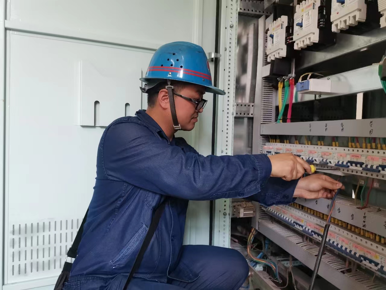 苦練內(nèi)功 深挖潛能 打贏扭虧脫困攻堅(jiān)戰(zhàn) 苦練內(nèi)功 深挖潛能 打贏扭虧脫困攻堅(jiān)戰(zhàn)