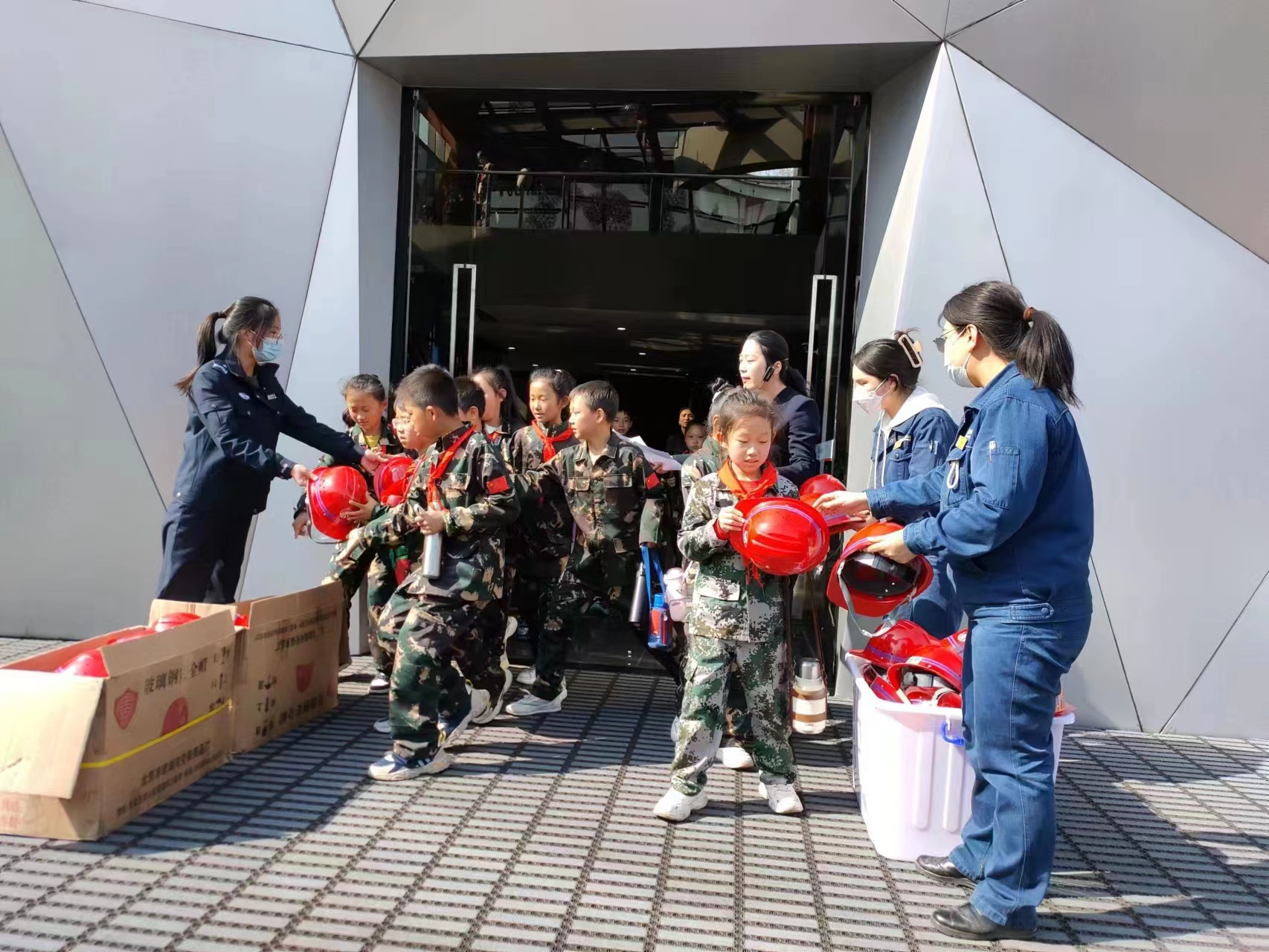 文旅“紅”與保衛“藍” 守衛千人研學之旅 文旅“紅”與保衛“藍” 守衛千人研學之旅
