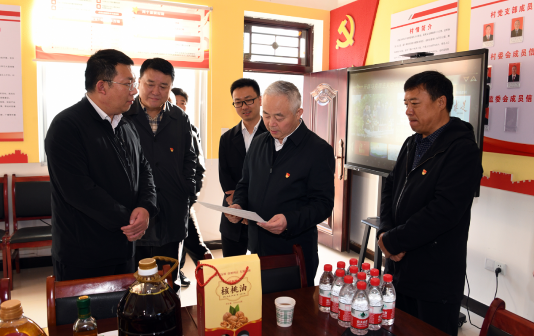 楊海峰到綏德縣西直溝村開展助力鄉村振興工作調研 楊海峰到綏德縣西直溝村開展助力鄉村振興工作調研