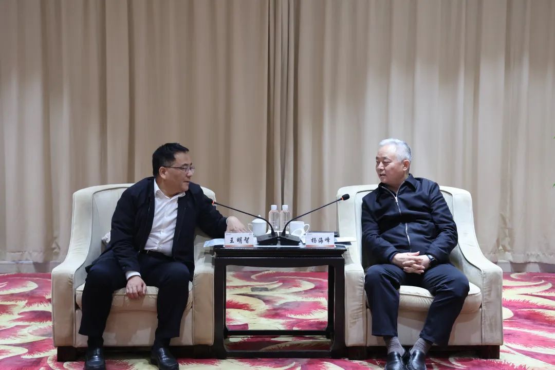 陜煤建設(shè)集團王明智帶隊來陜鋼集團進行座談交流 陜煤建設(shè)集團王明智帶隊來陜鋼集團進行座談交流