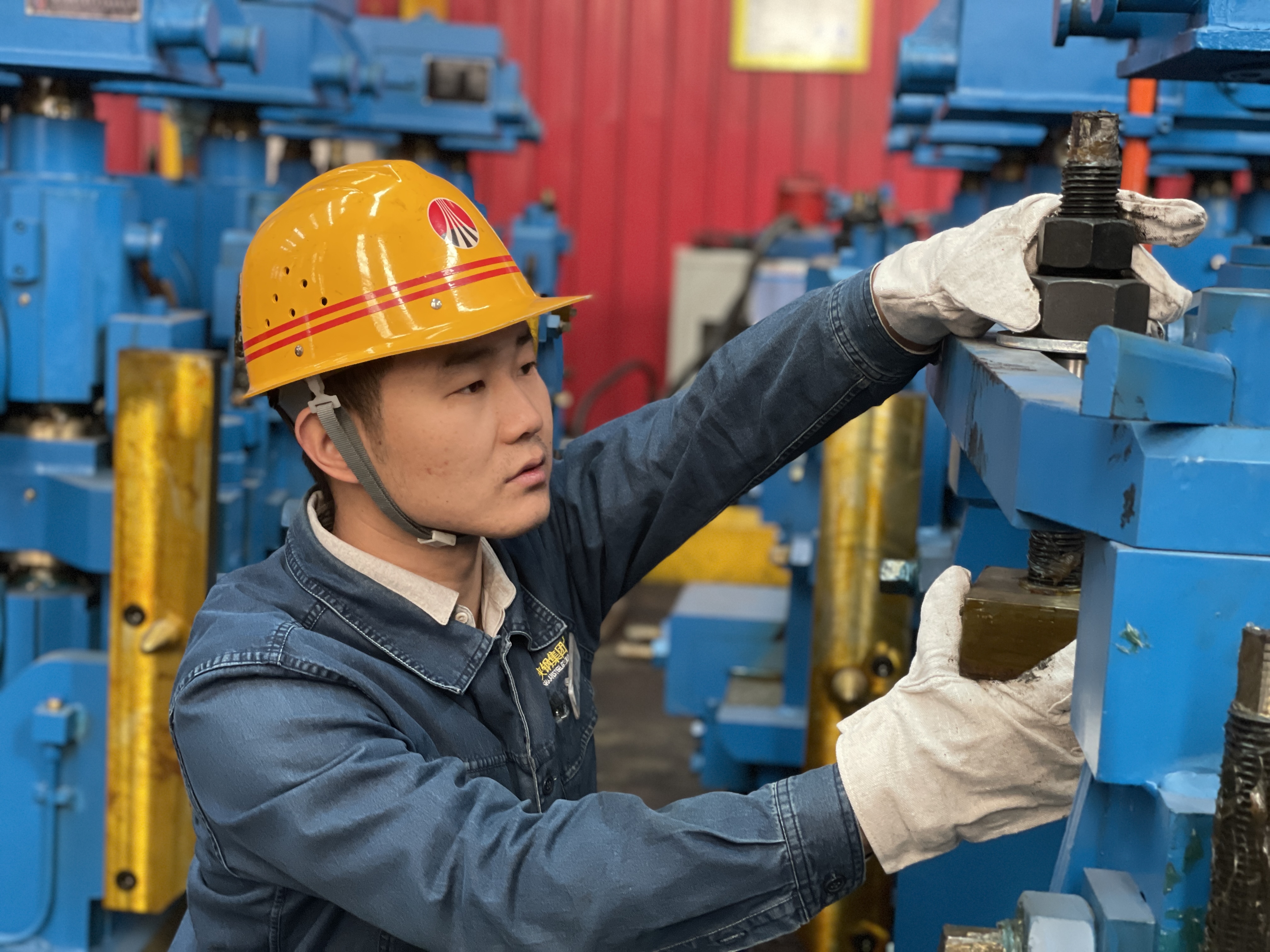 聆聽“十里鋼城”的奮斗故事 聆聽“十里鋼城”的奮斗故事