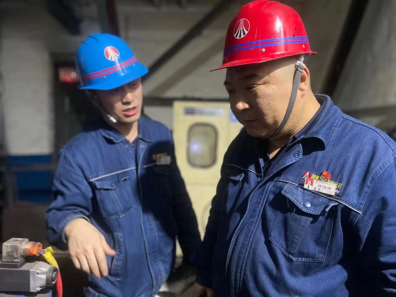 扎根一線(xiàn)精耕細(xì)作 不負(fù)韶華淬煉匠心 ——記“陜西冶金青年科技標(biāo)兵”路選峰 扎根一線(xiàn)精耕細(xì)作 不負(fù)韶華淬煉匠心 ——記“陜西冶金青年科技標(biāo)兵”路選峰