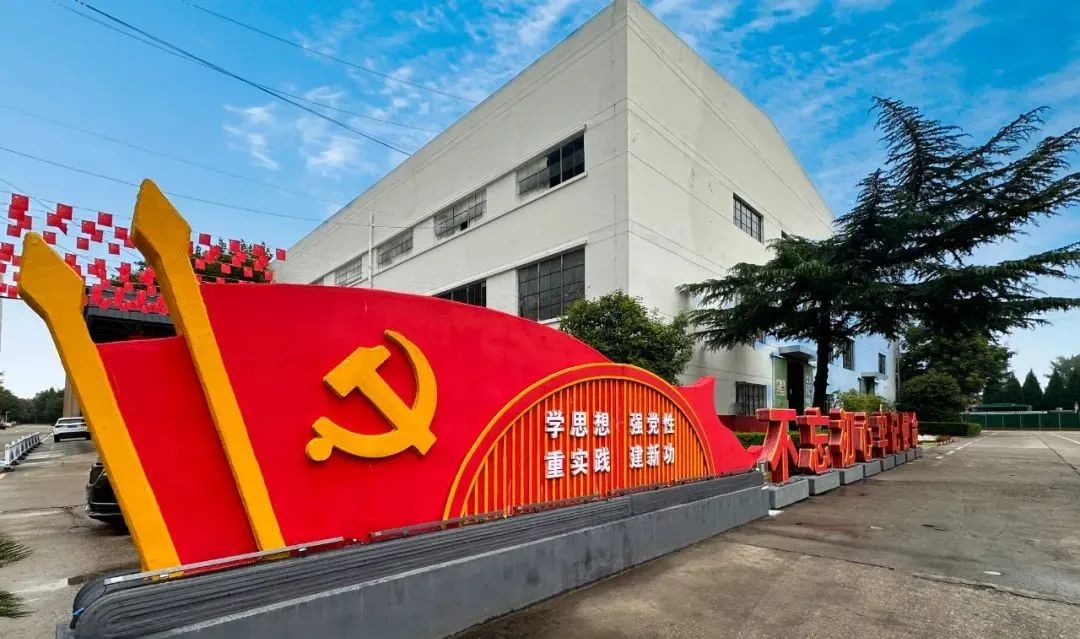 踐行低碳理念 開創綠色發展 踐行低碳理念 開創綠色發展