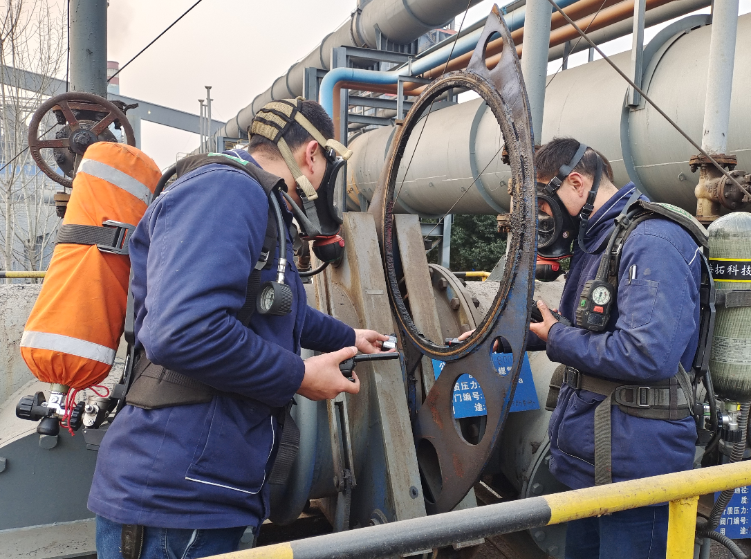 致敬!寒潮中那些堅守的身影…… 致敬!寒潮中那些堅守的身影……