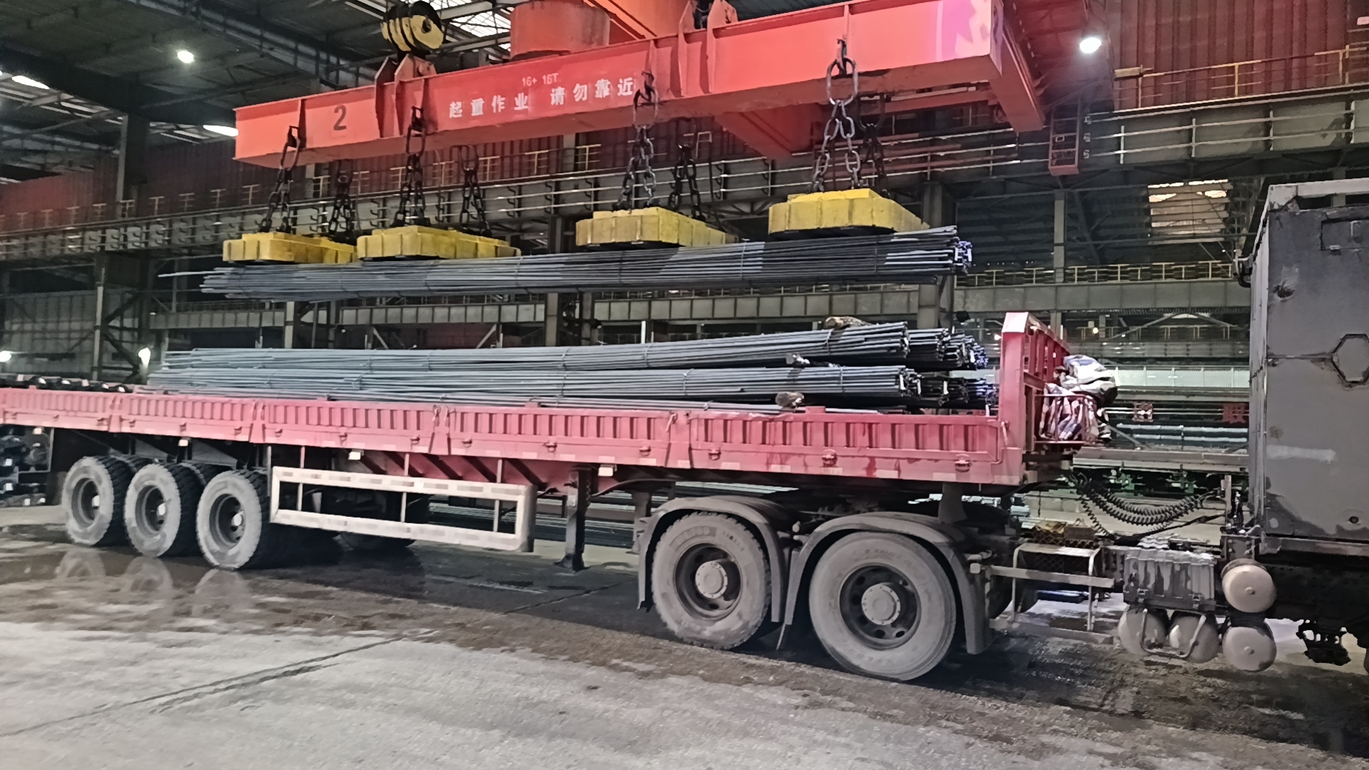 龍鋼公司至鋼加制造中心韓城庫房非定尺鋼材短倒運輸業務正式啟程 龍鋼公司至鋼加制造中心韓城庫房非定尺鋼材短倒運輸業務正式啟程