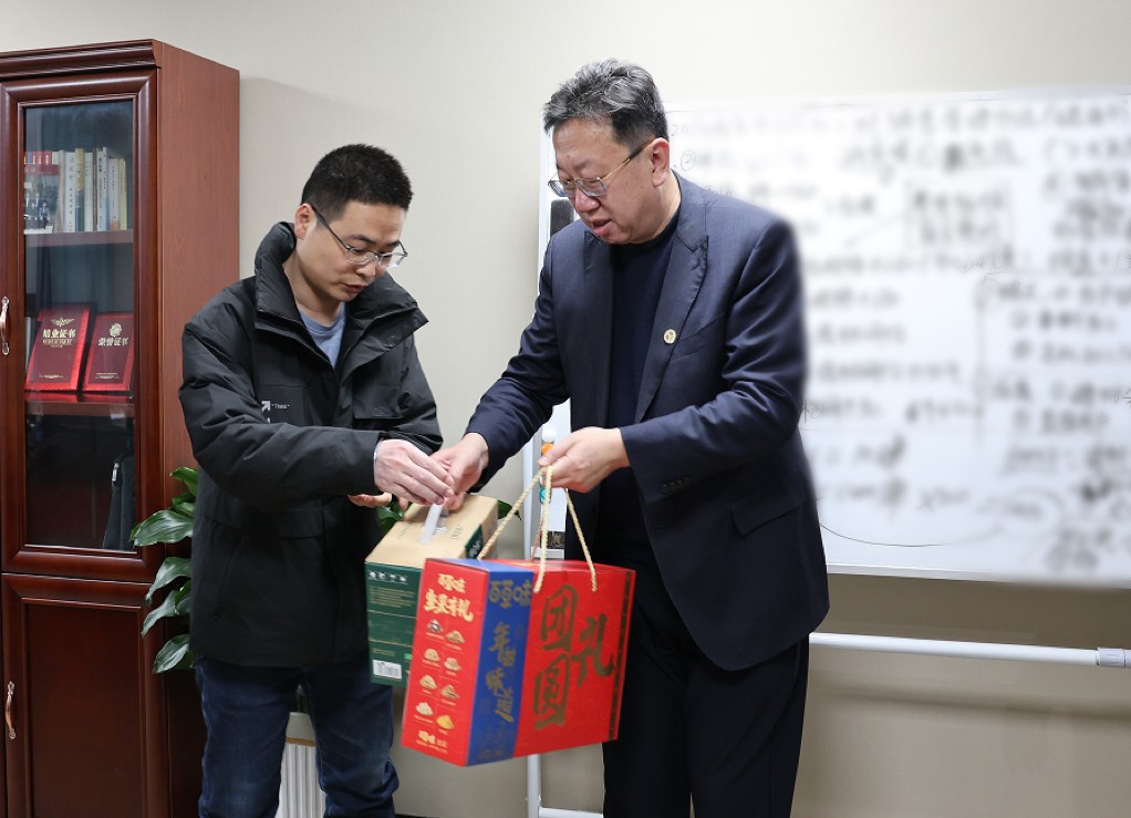 新春送溫暖!宗衛東到西安分公司慰問長期駐外一線職工和勞動模范 新春送溫暖!宗衛東到西安分公司慰問長期駐外一線職工和勞動模范