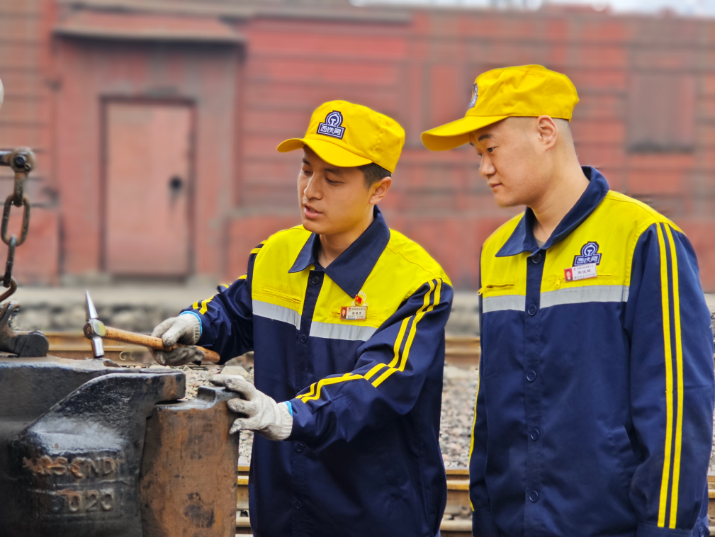 手上有絕活 心中有擔當 ——記陜西省技術能手張斌虎 手上有絕活 心中有擔當 ——記陜西省技術能手張斌虎