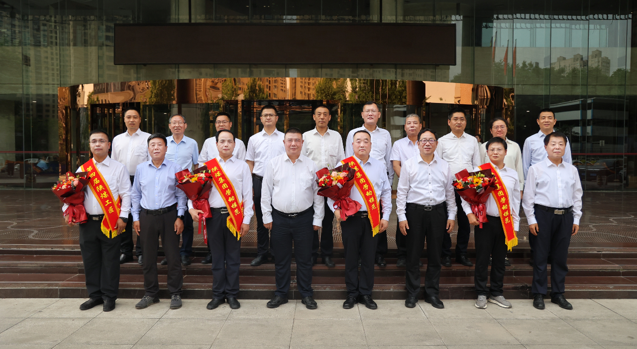 致敬勞模先進 凝聚榜樣力量——陜鋼集團召開勞模工匠座談會 致敬勞模先進 凝聚榜樣力量——陜鋼集團召開勞模工匠座談會