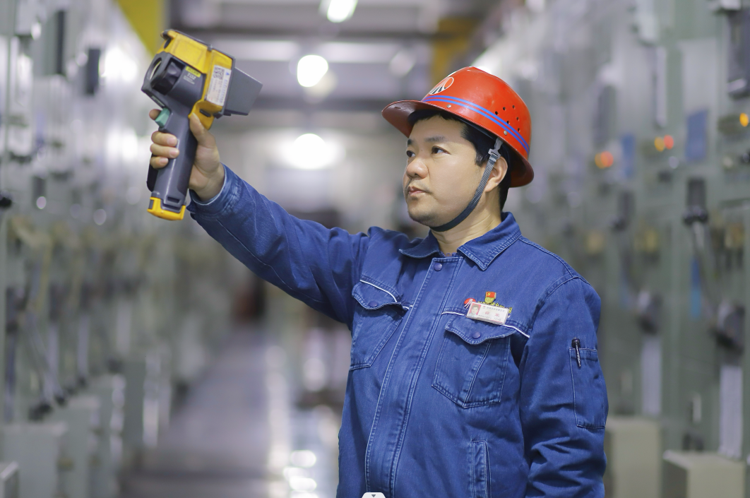 打硬仗 攻難關(guān) 勞模在行動 打硬仗 攻難關(guān) 勞模在行動