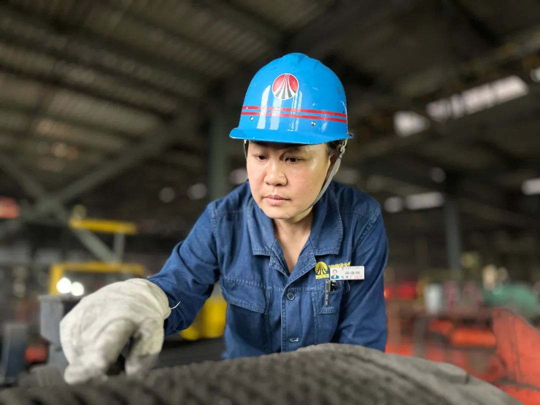 打硬仗 攻難關(guān) 勞模在行動 打硬仗 攻難關(guān) 勞模在行動