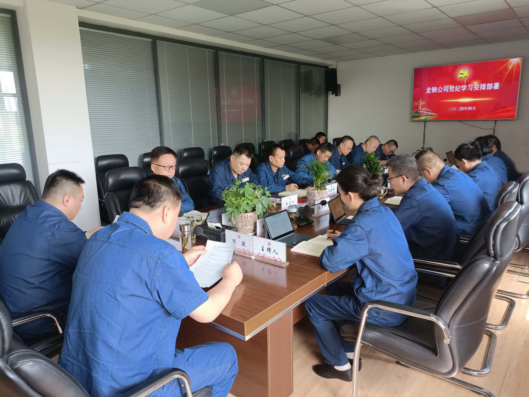 “三個堅持”推動黨紀學習教育“持續(xù)升溫” “三個堅持”推動黨紀學習教育“持續(xù)升溫”