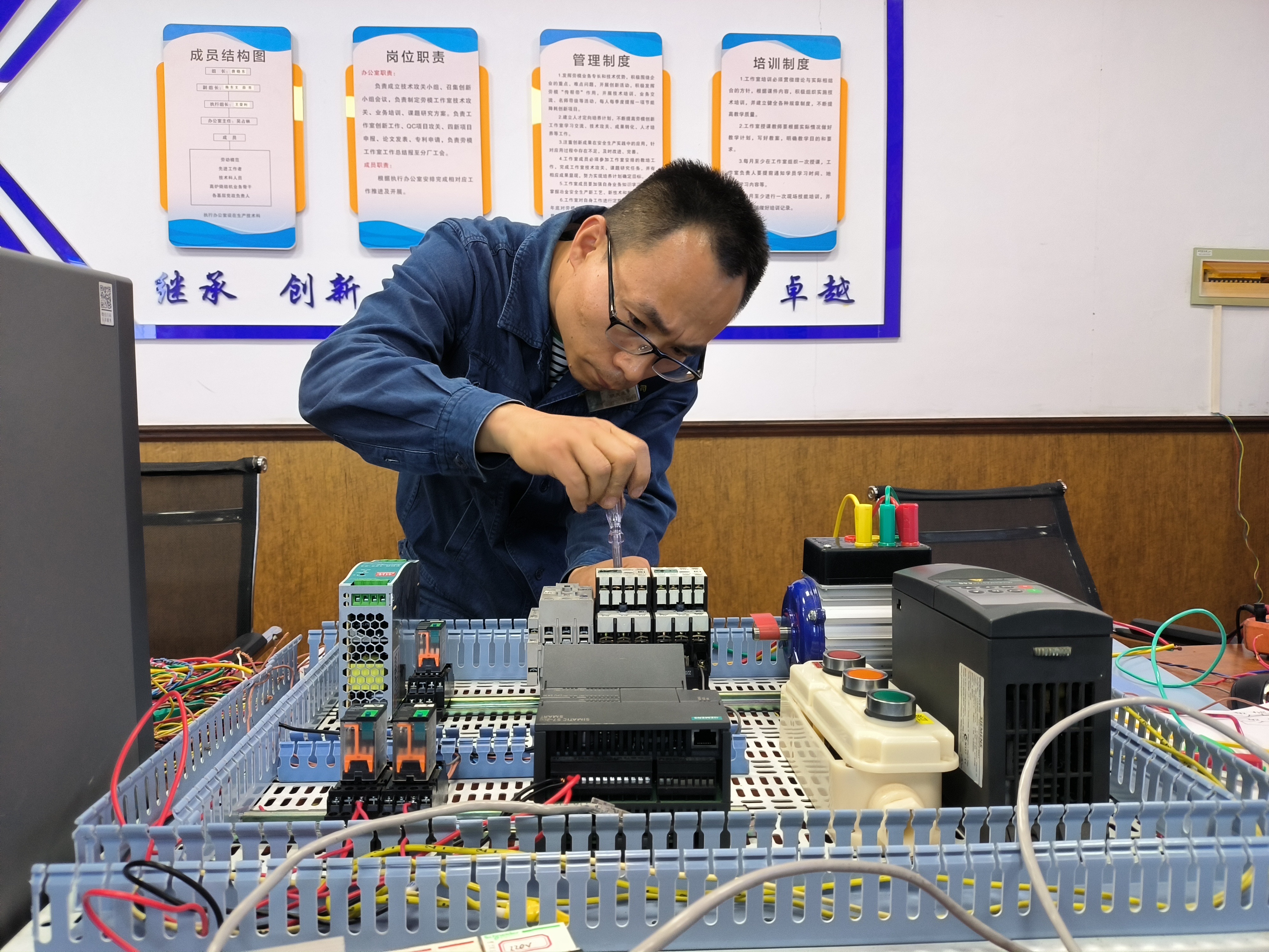 黨建引領強基鑄魂 生產經營蹄疾步穩 黨建引領強基鑄魂 生產經營蹄疾步穩