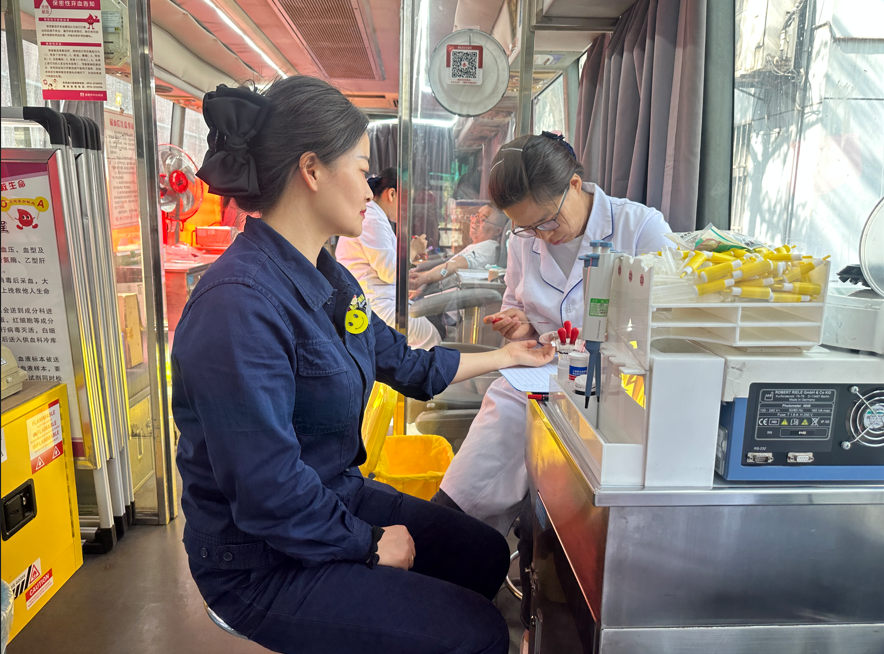 龍鋼公司組織開展“感謝您 獻血者”無償獻血主題活動 龍鋼公司組織開展“感謝您 獻血者”無償獻血主題活動