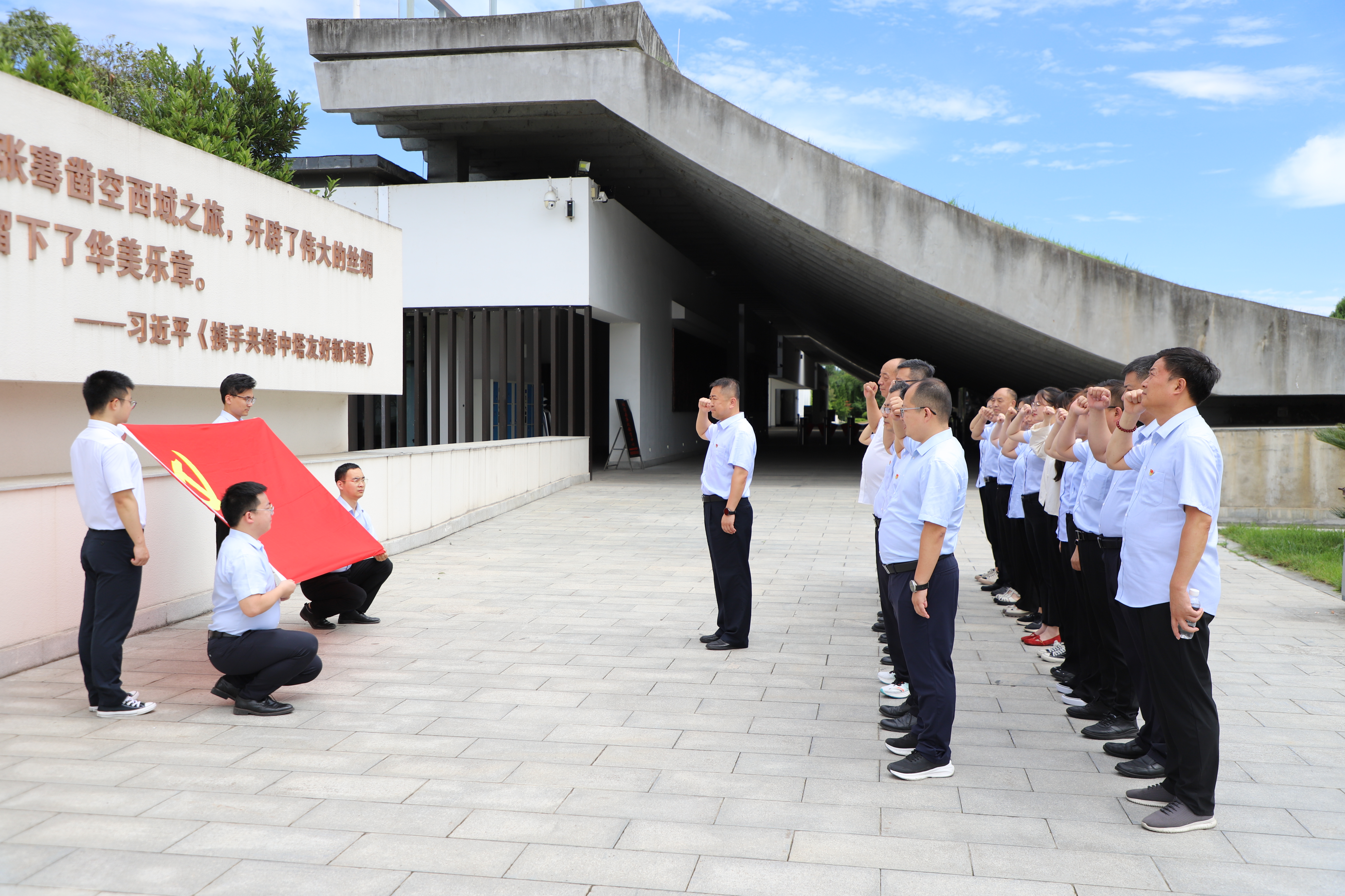 sm(x)tɫѪ} ۊ^M(jn)?jing)?chung)оԺM_(ki)չcһϵл(dng)