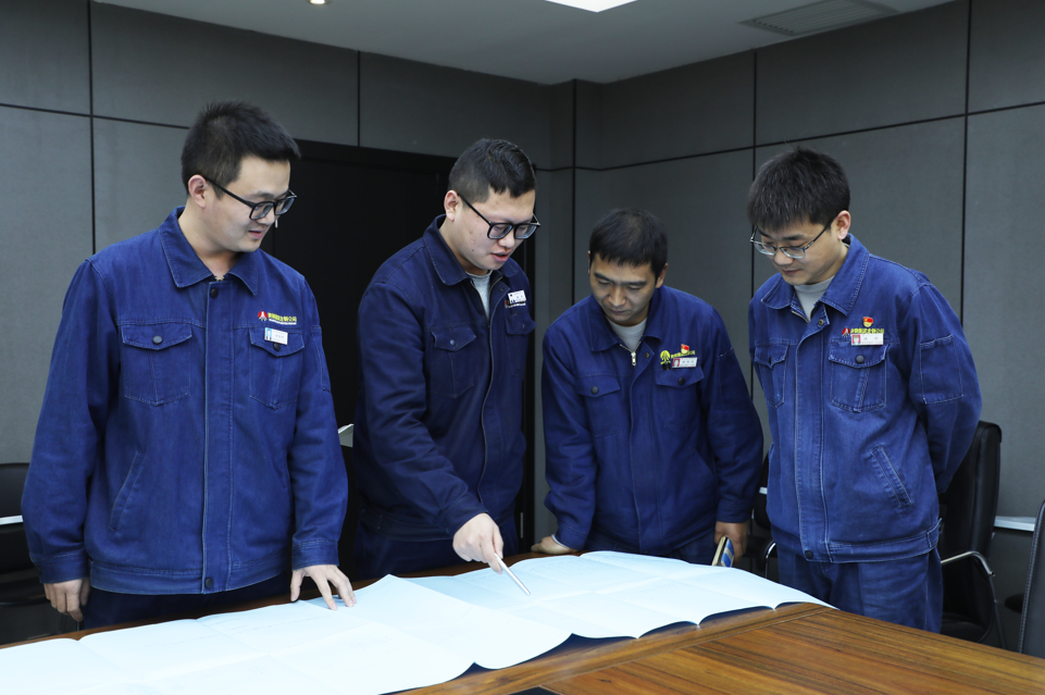 扛起新使命 爭做排頭兵 ——貫徹落實張文琪董事長來龍鋼公司調研精神 扛起新使命 爭做排頭兵 ——貫徹落實張文琪董事長來龍鋼公司調研精神